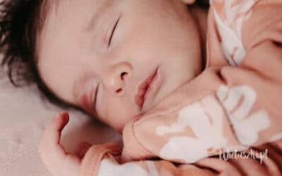 Ile śpi niemowlę? Tabela snu miesiąc po miesiącu